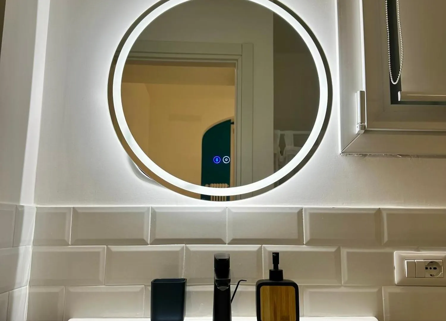 Lr Deluxe Apartments - Porta Venezia - Bilocale Con Giardino Privato Милан 0*,  Италия