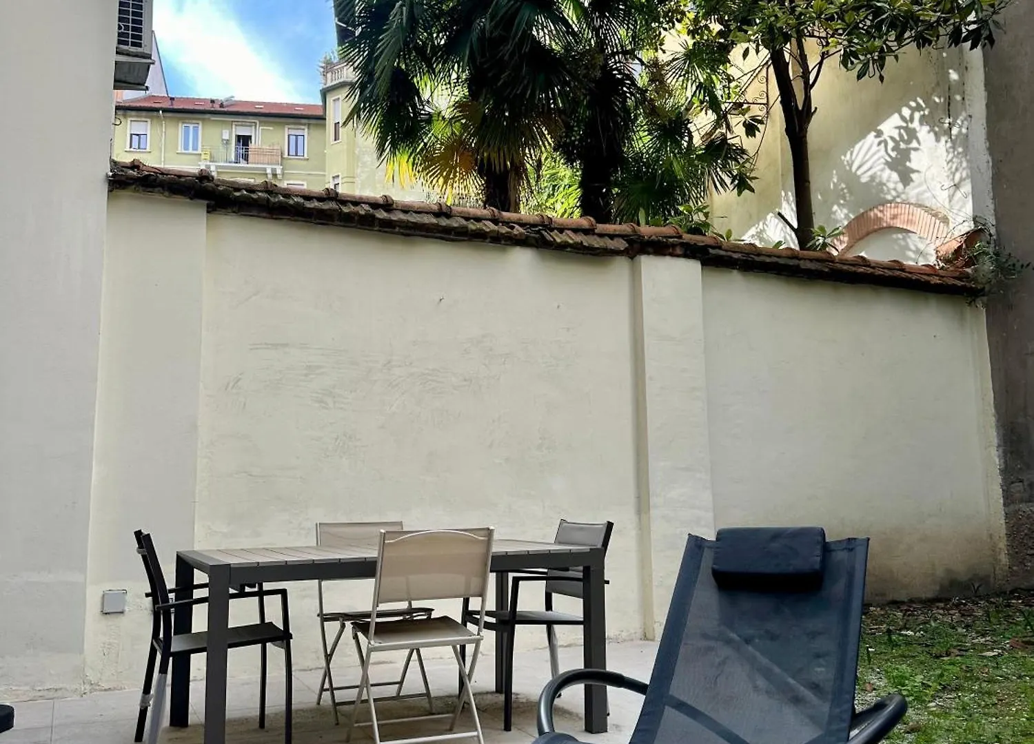 Lr Deluxe Apartments - Porta Venezia - Bilocale Con Giardino Privato Милан Италия
